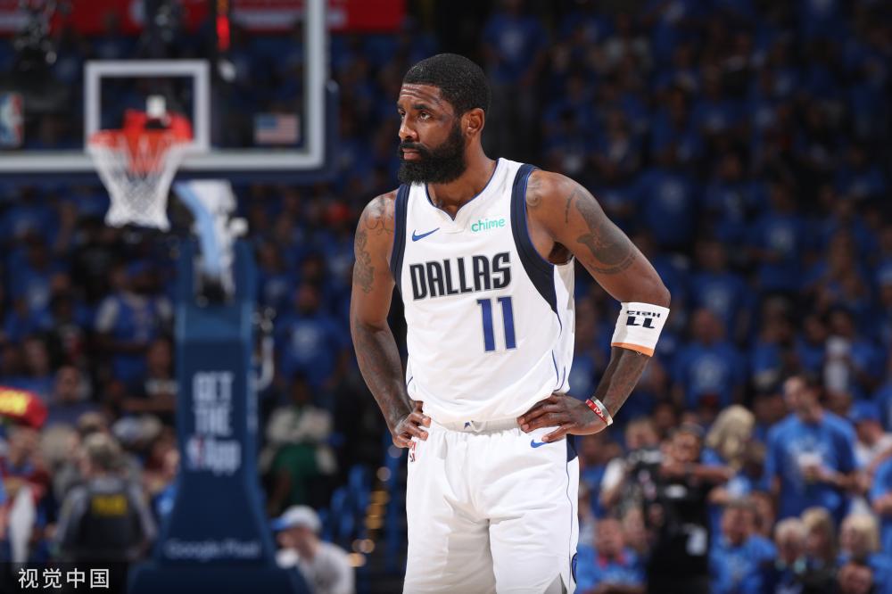 两位选手在 两位选手在